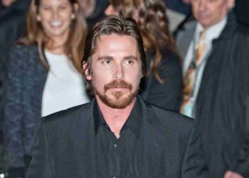L'attore Christian Bale lascia la conferenza stampa del film "American Hustle".