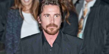 L'attore Christian Bale lascia la conferenza stampa del film "American Hustle".