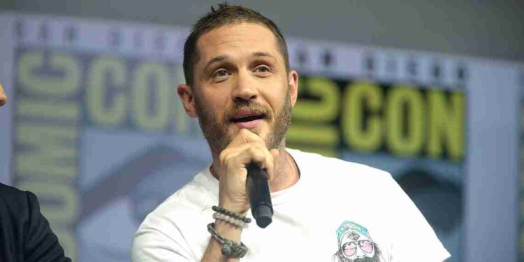 Passo per passo la trasformazione di Tom Hardy in Bane.