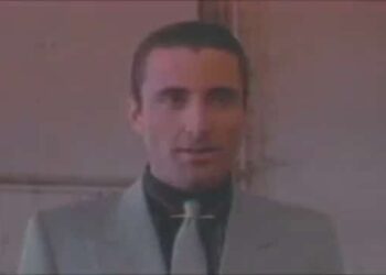 Un ex detective della polizia, che si sta ancora riprendendo dalla dipendenza dall'alcol, viene apparentemente trascinato nella malavita di Los Angeles dopo essersi imbattuto in un giro di droga locale.